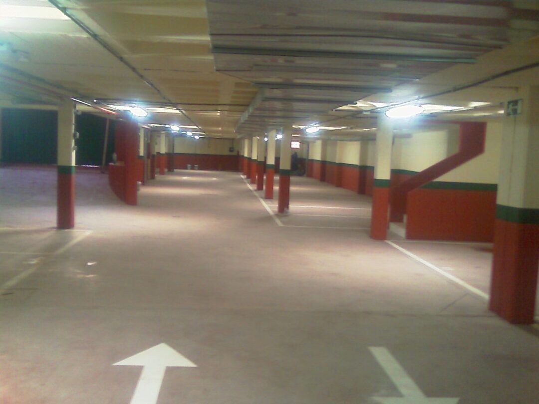 Garaje bajo rasante de 34 plazas en Velayos 18-20
